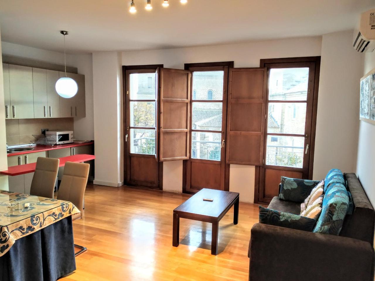 Apartamentos Sol Hospital Santiago Úbeda Extérieur photo
